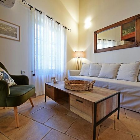 Unique Luxury Suites هيدرا المظهر الخارجي الصورة