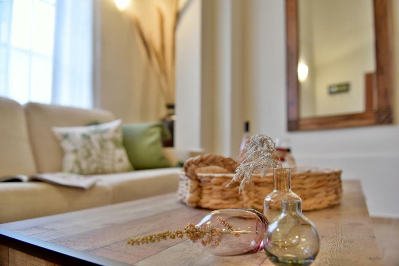 Unique Luxury Suites هيدرا المظهر الخارجي الصورة