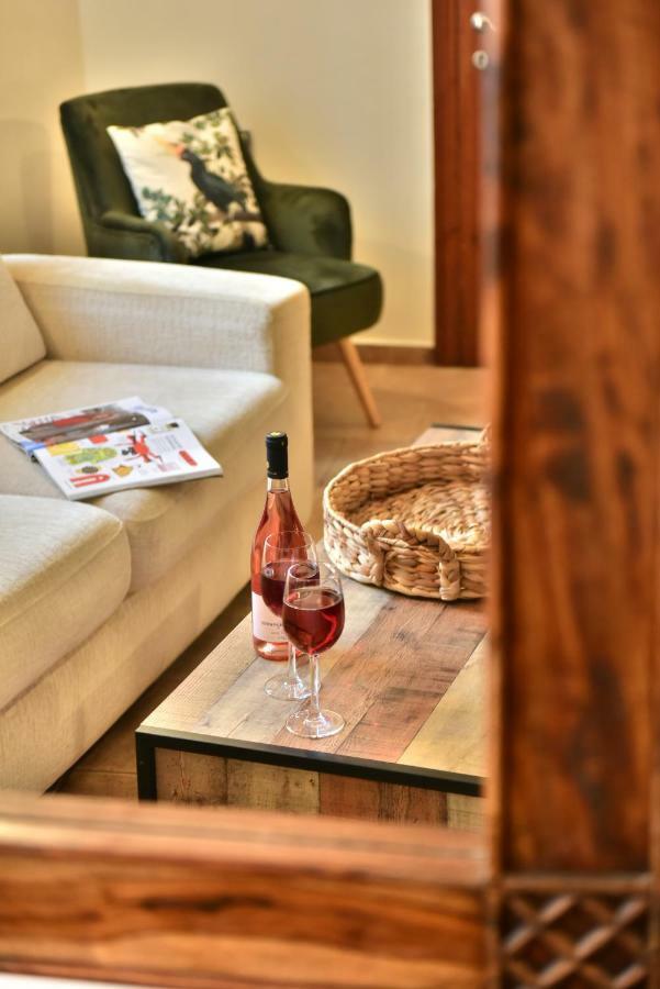 Unique Luxury Suites هيدرا المظهر الخارجي الصورة